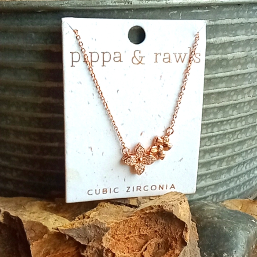 A Pippa & Rawls Rose Gold, Flower Neckless